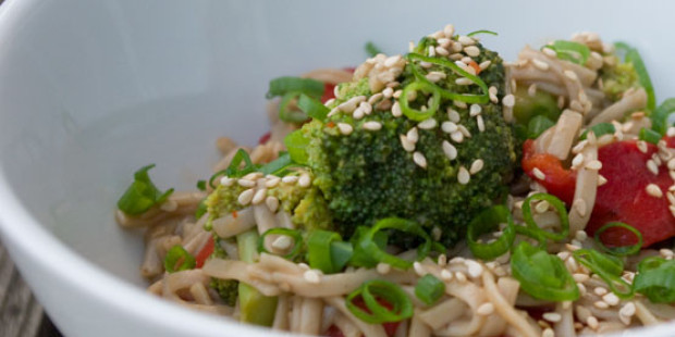Soba Noedels met Gemarineerde Broccoli